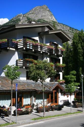 Hotel Les Jumeaux Courmayeur Luaran gambar