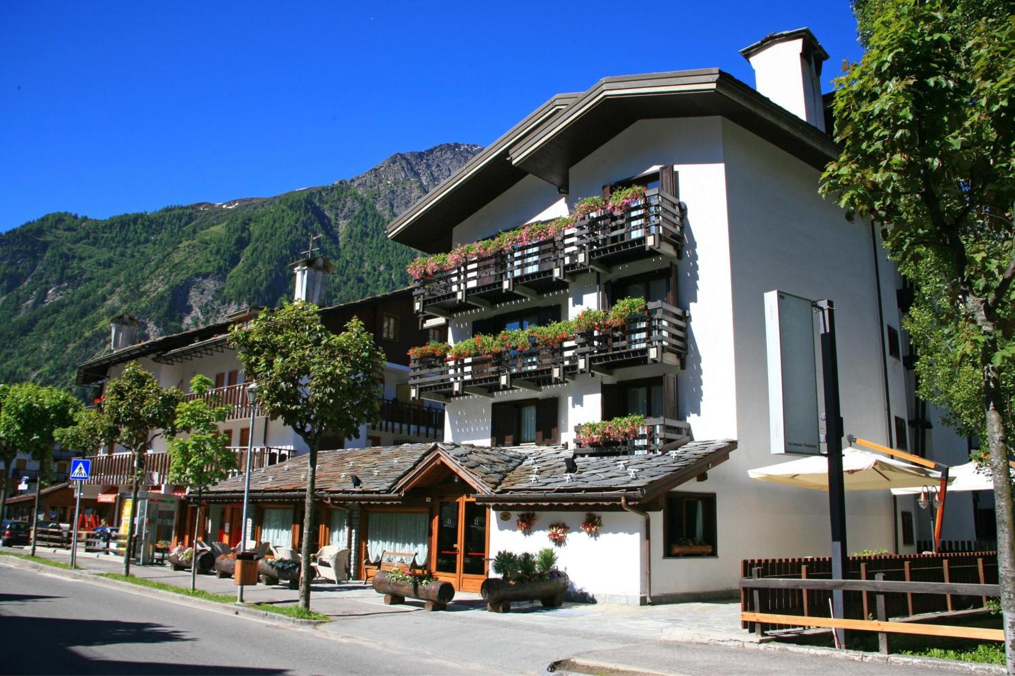Hotel Les Jumeaux Courmayeur Luaran gambar