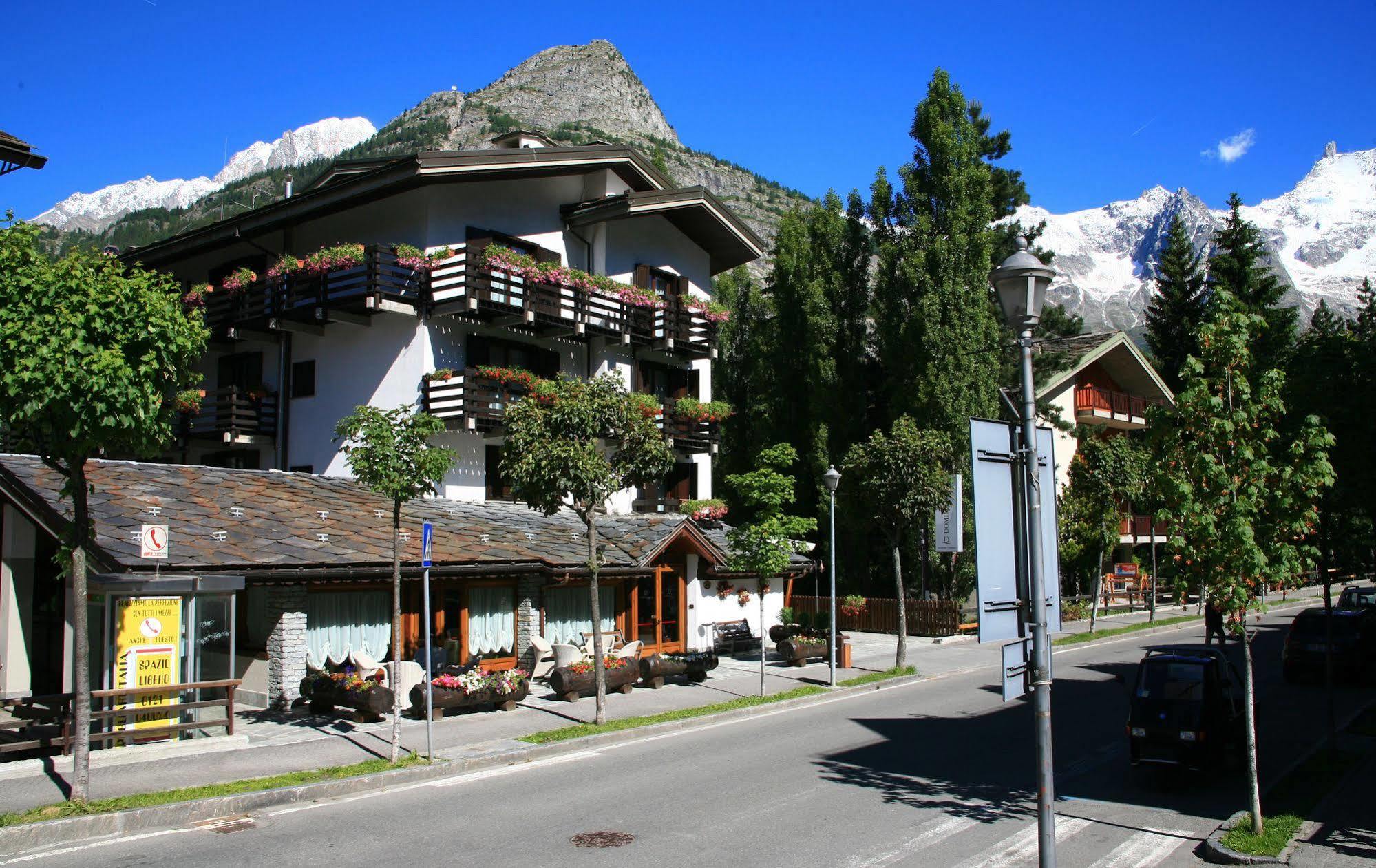 Hotel Les Jumeaux Courmayeur Luaran gambar
